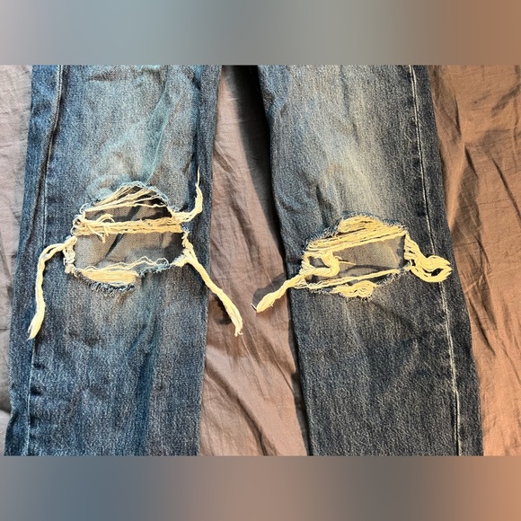 Ripped, Levi jeans - Picture 3 of 5